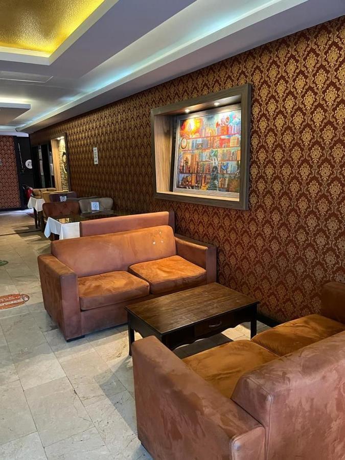 Metro Hotel